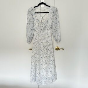 ASTR the Label Blue and White Floral Long Sleeve Dress XS